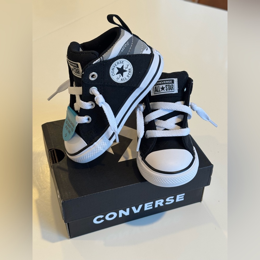 NIB Chuck Taylor All Star Street Mid SneakerToddler